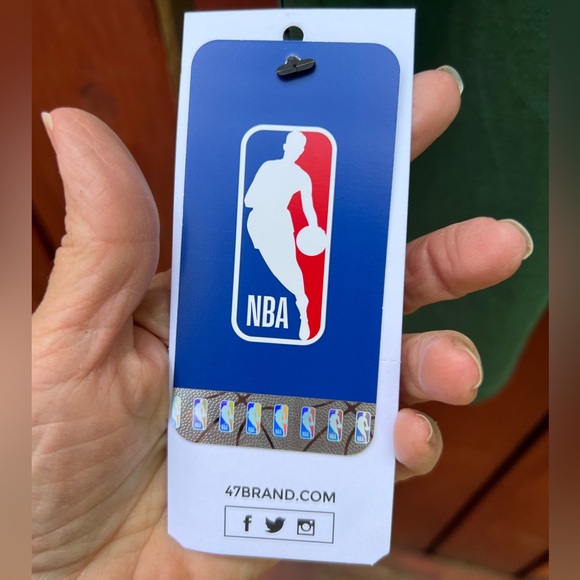 NWT Milwaukee Bucks t-shirt. 100% cotton. Machine wash-dry. Black, green, white - Picture 5 of 10